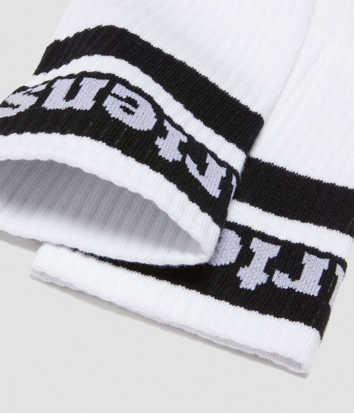 #color_White / Black