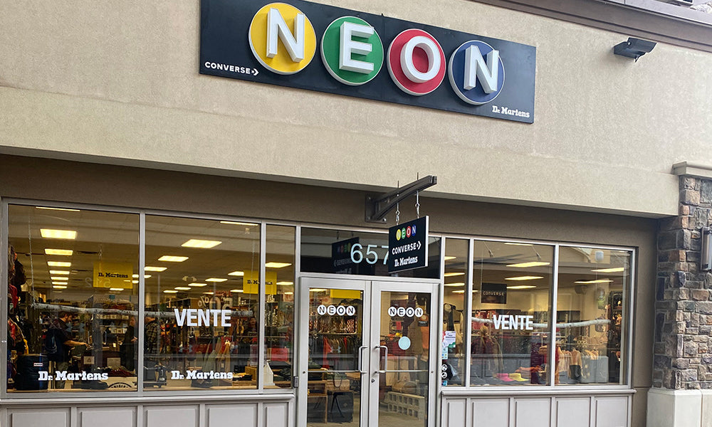 NEON Outlet Mirabel
