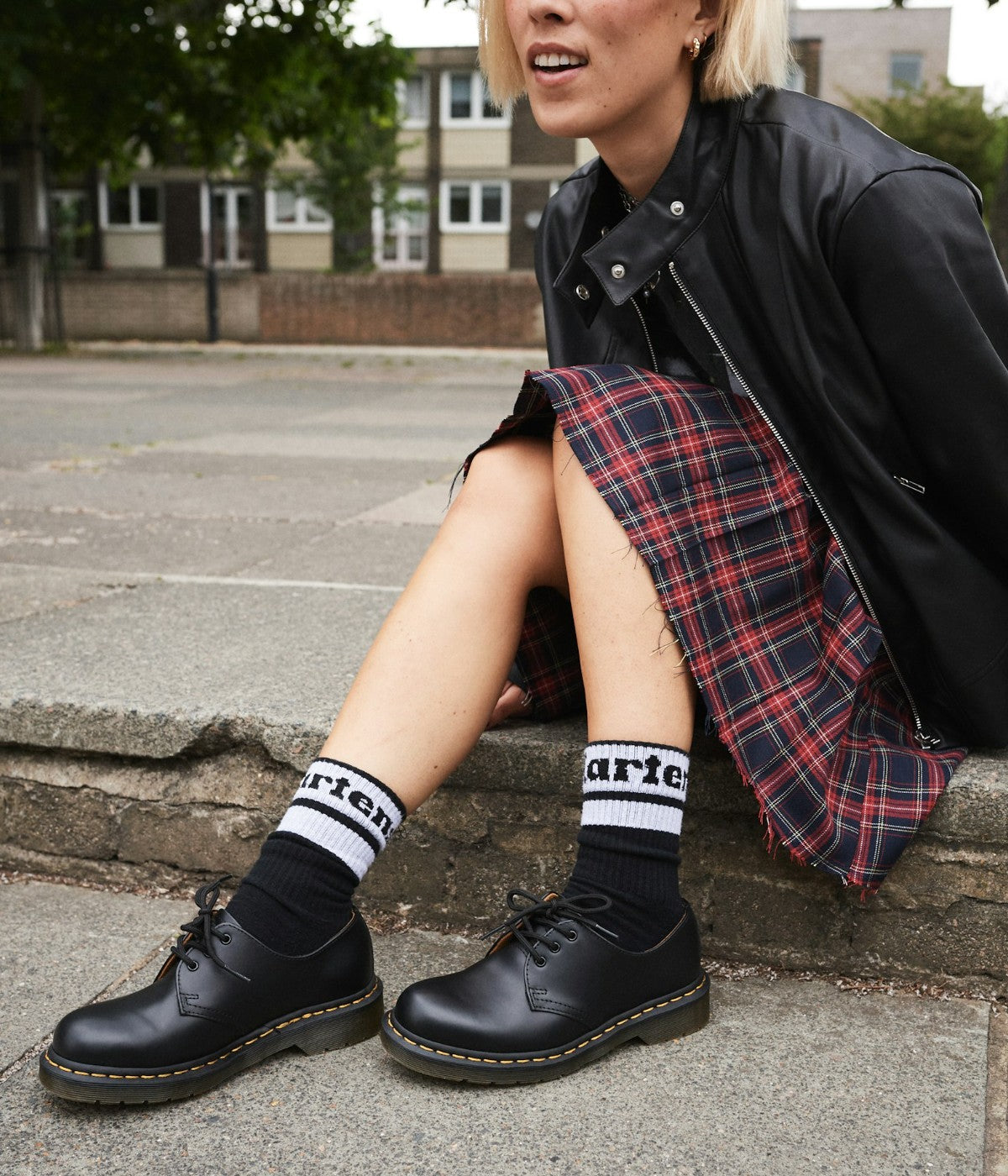 #color_Black / White