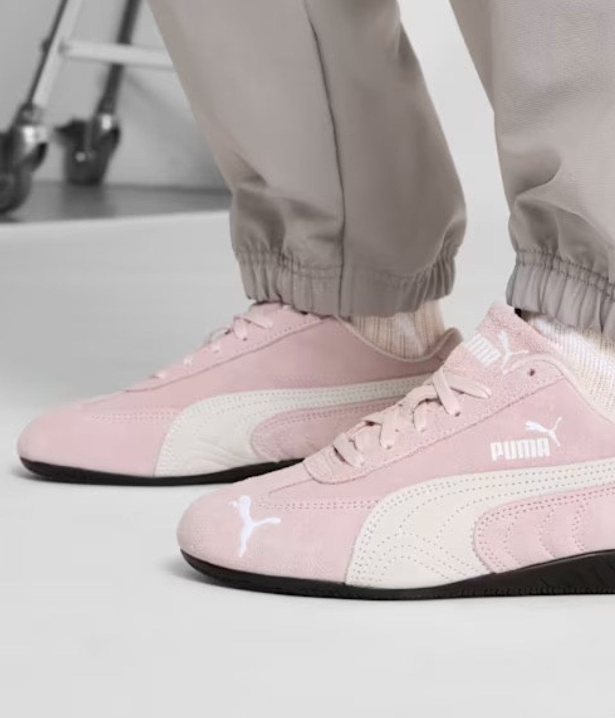 #color_Pink / White