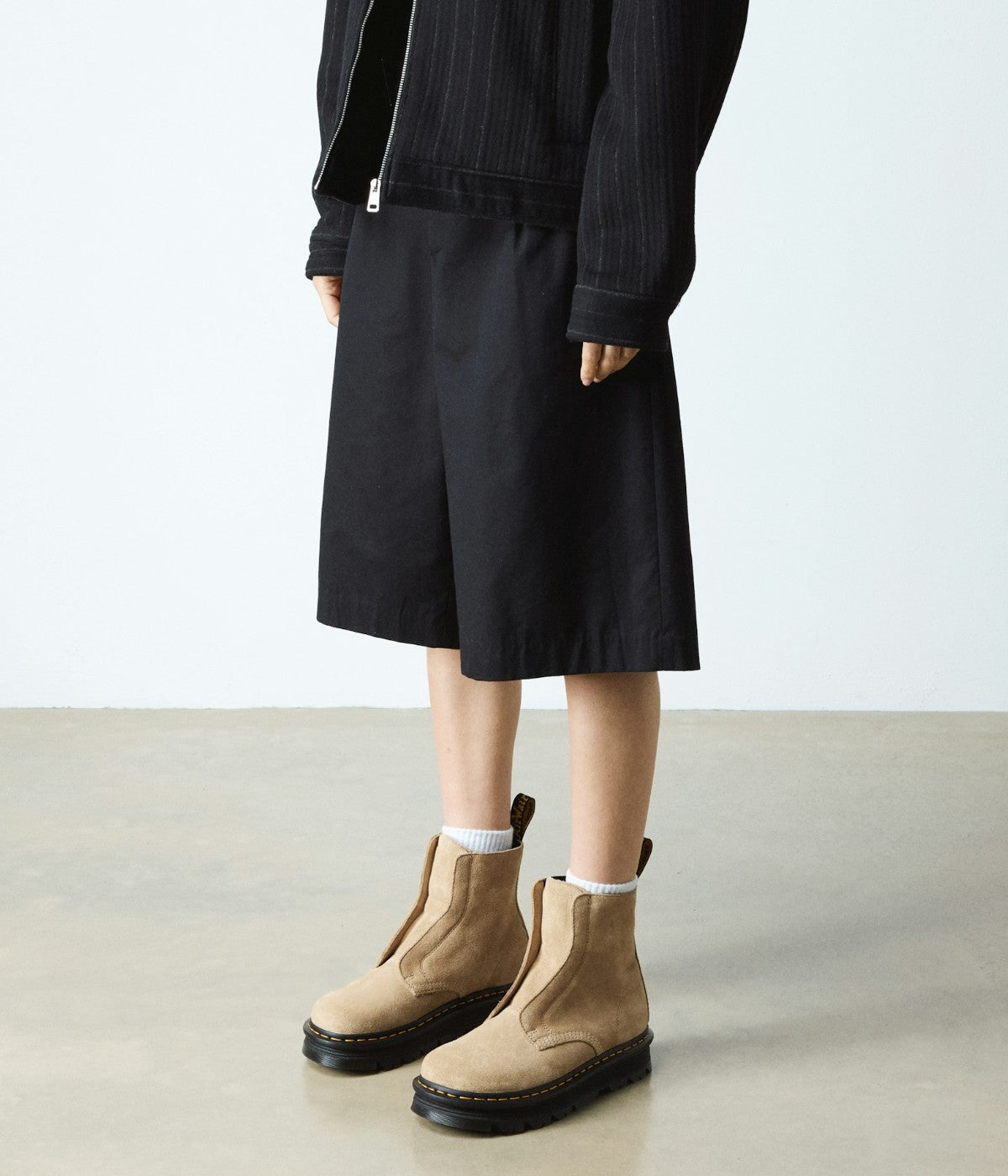 #color_Tan / Suede Leather