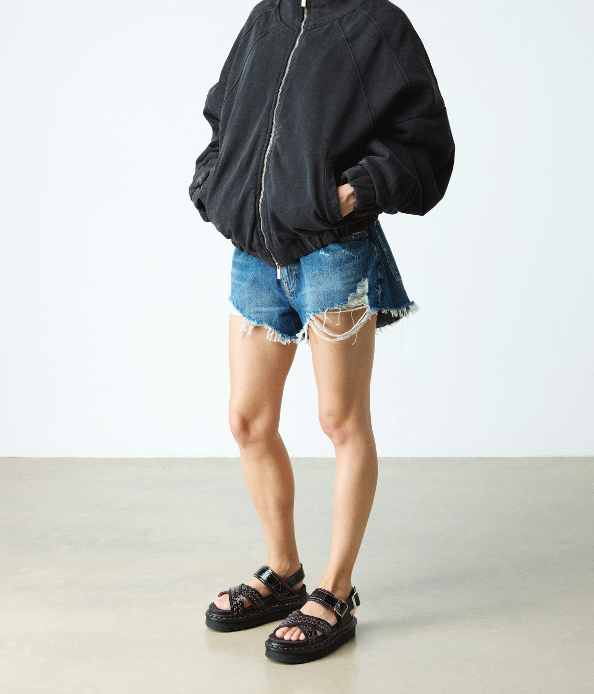 #color_Black/Distressed Patent