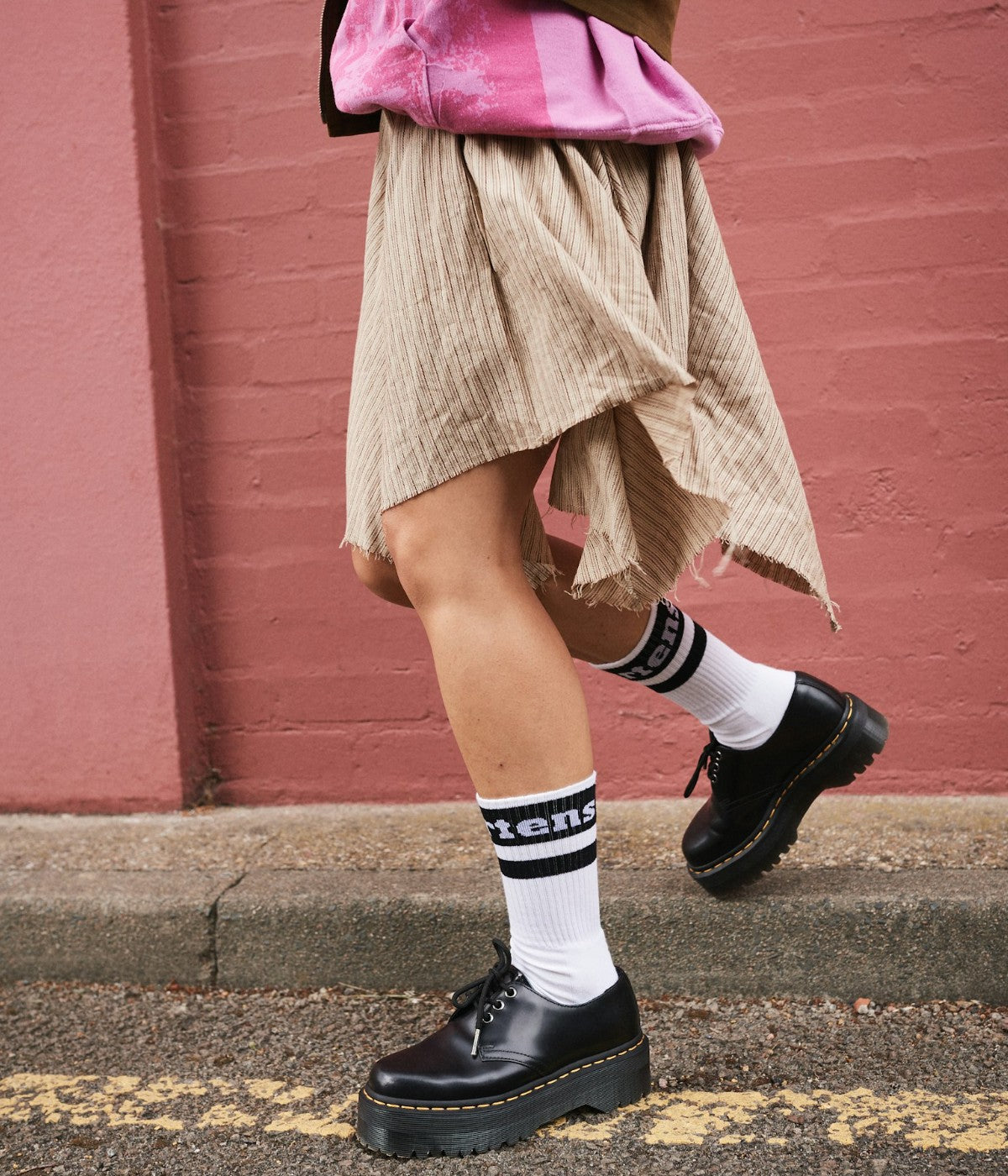 #color_White / Black