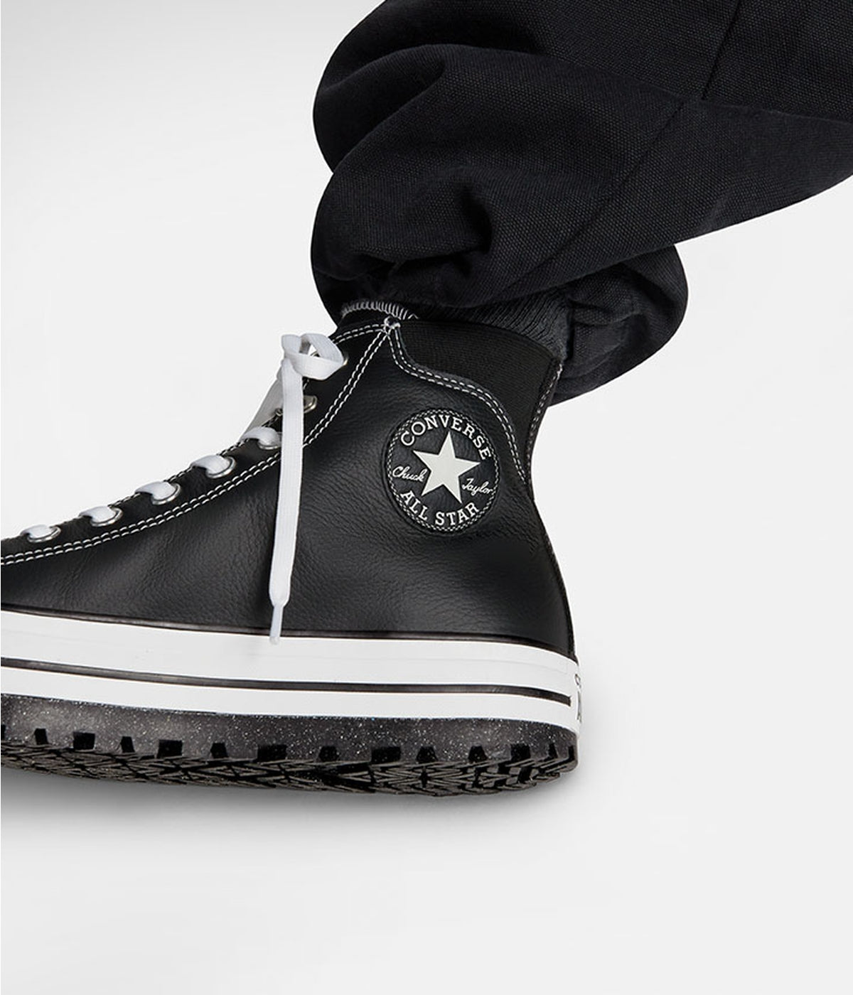 #color_Black / White / Silver