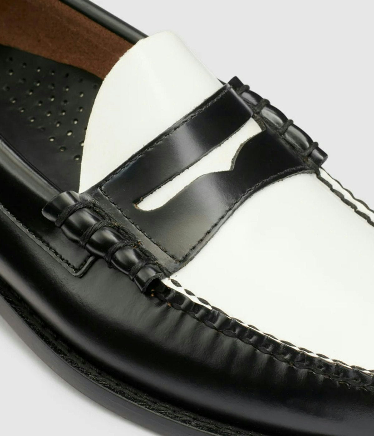 #color_Black / White