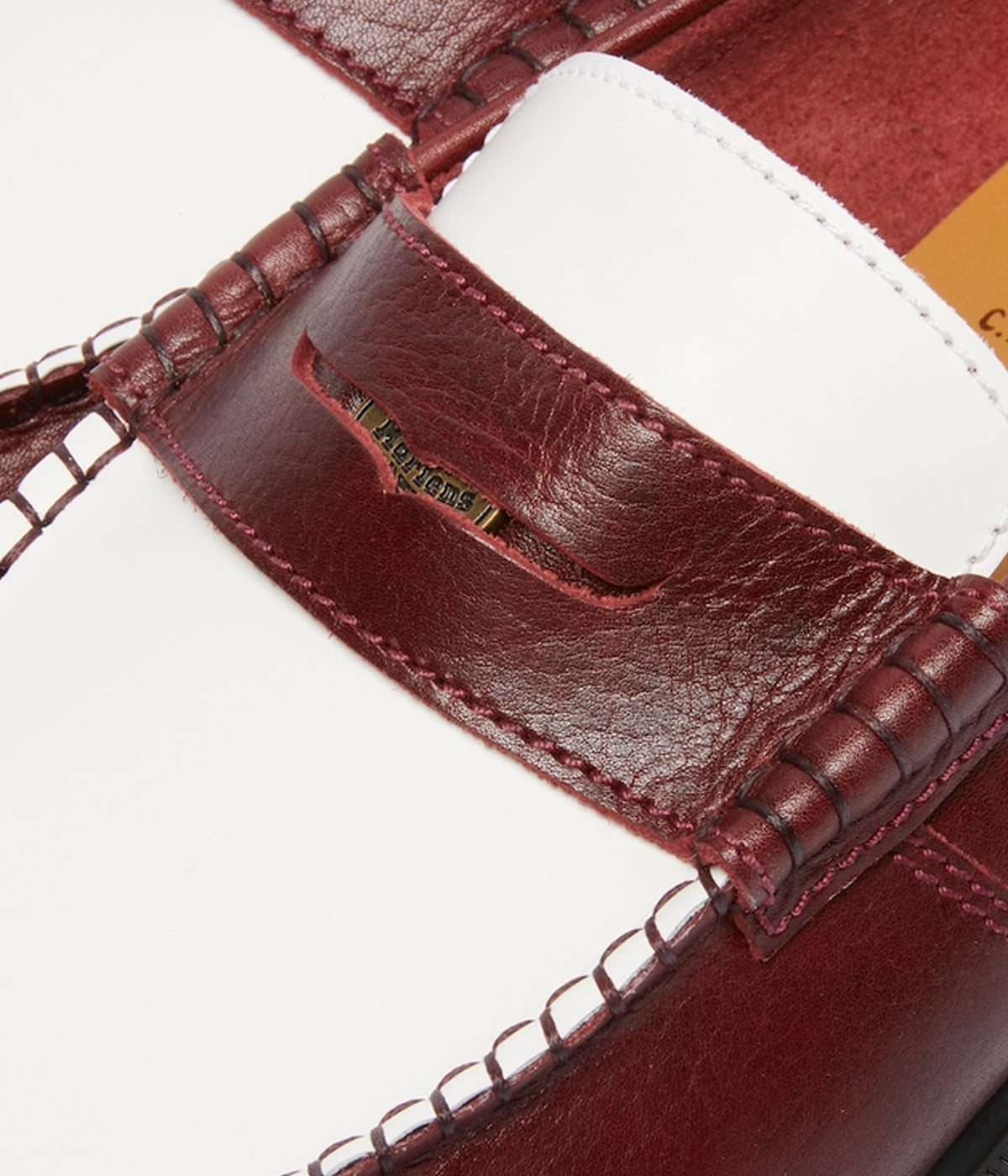 #color_Burgundy / White