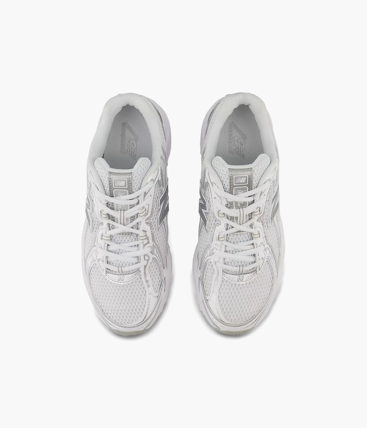 #color_White with Metallic Silver and Reflection