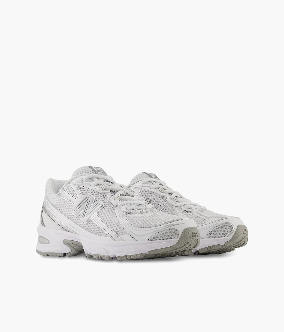 #color_White with Metallic Silver and Reflection