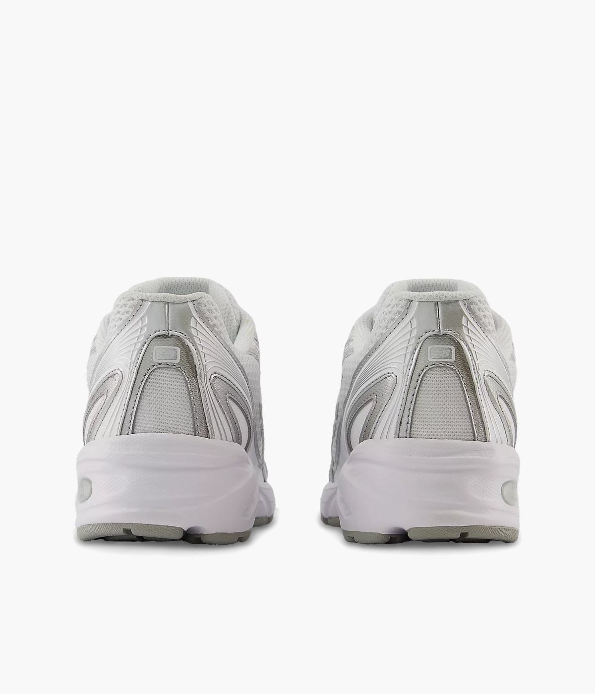 #color_White with Metallic Silver and Reflection