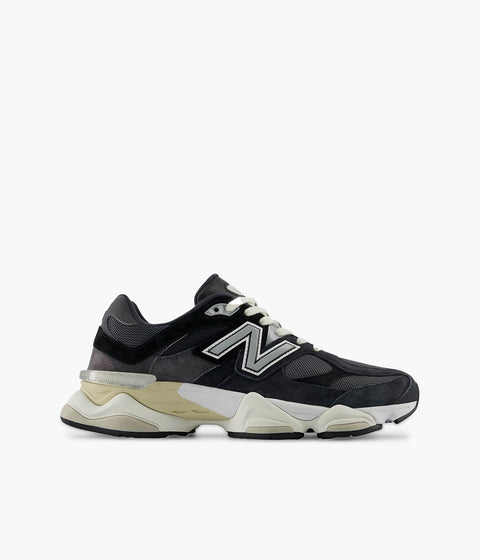 #color_Black With Phantom And Magnet