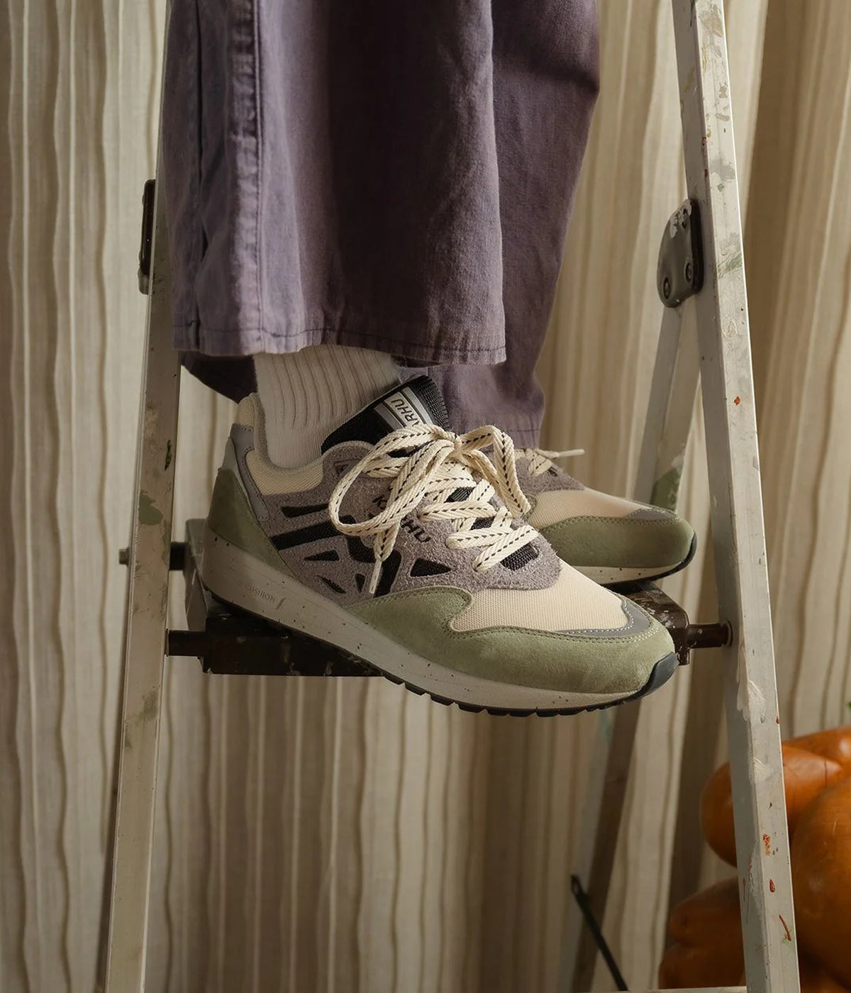 #color_Tea / Jet Black