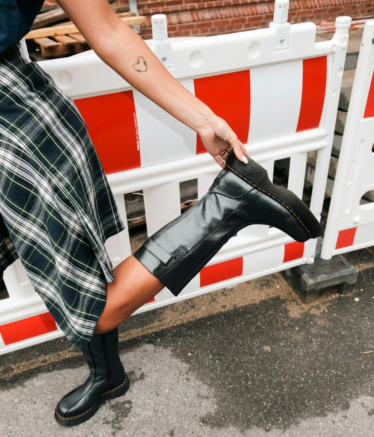 Dr. Martens Women's Buzz Hi Tall Eclipse Leather Boots | NEON Canada