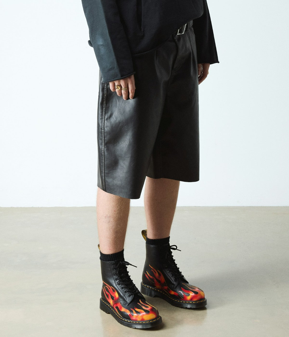 #color_Black / Vibrant Red