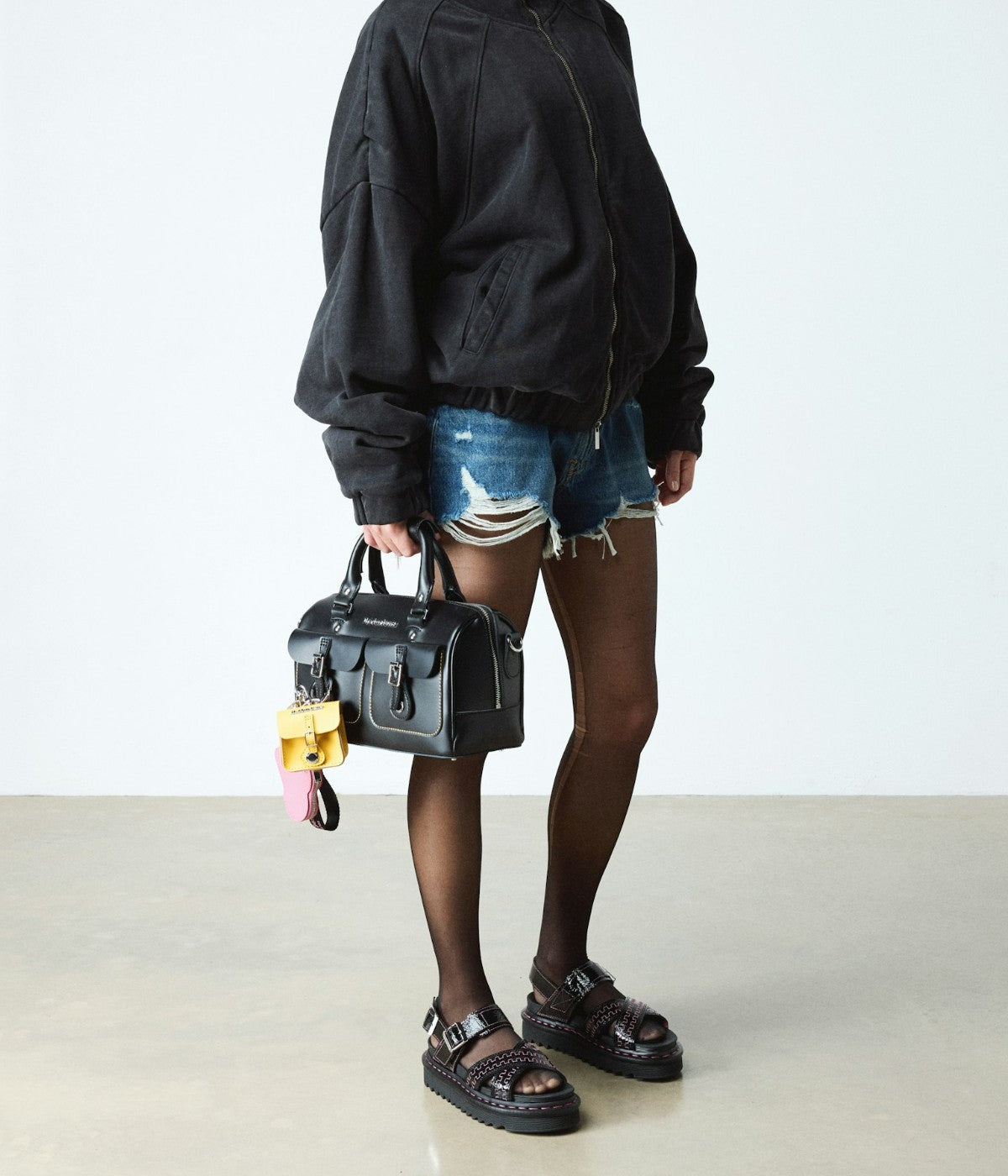 #color_Black/Distressed Patent