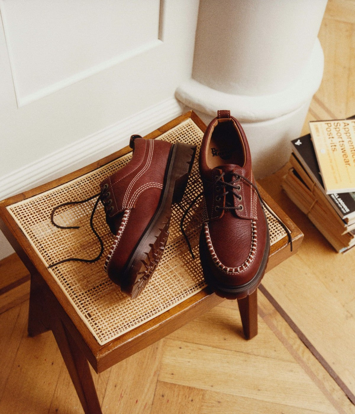 Dr. Martens Lowell – Wild Grain Leather Shoe | NEON Canada