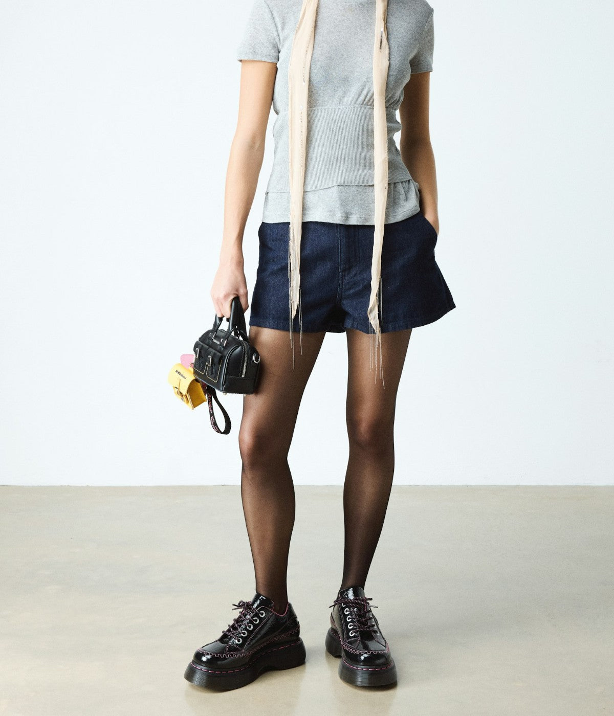 #color_Black / Distressed Patent