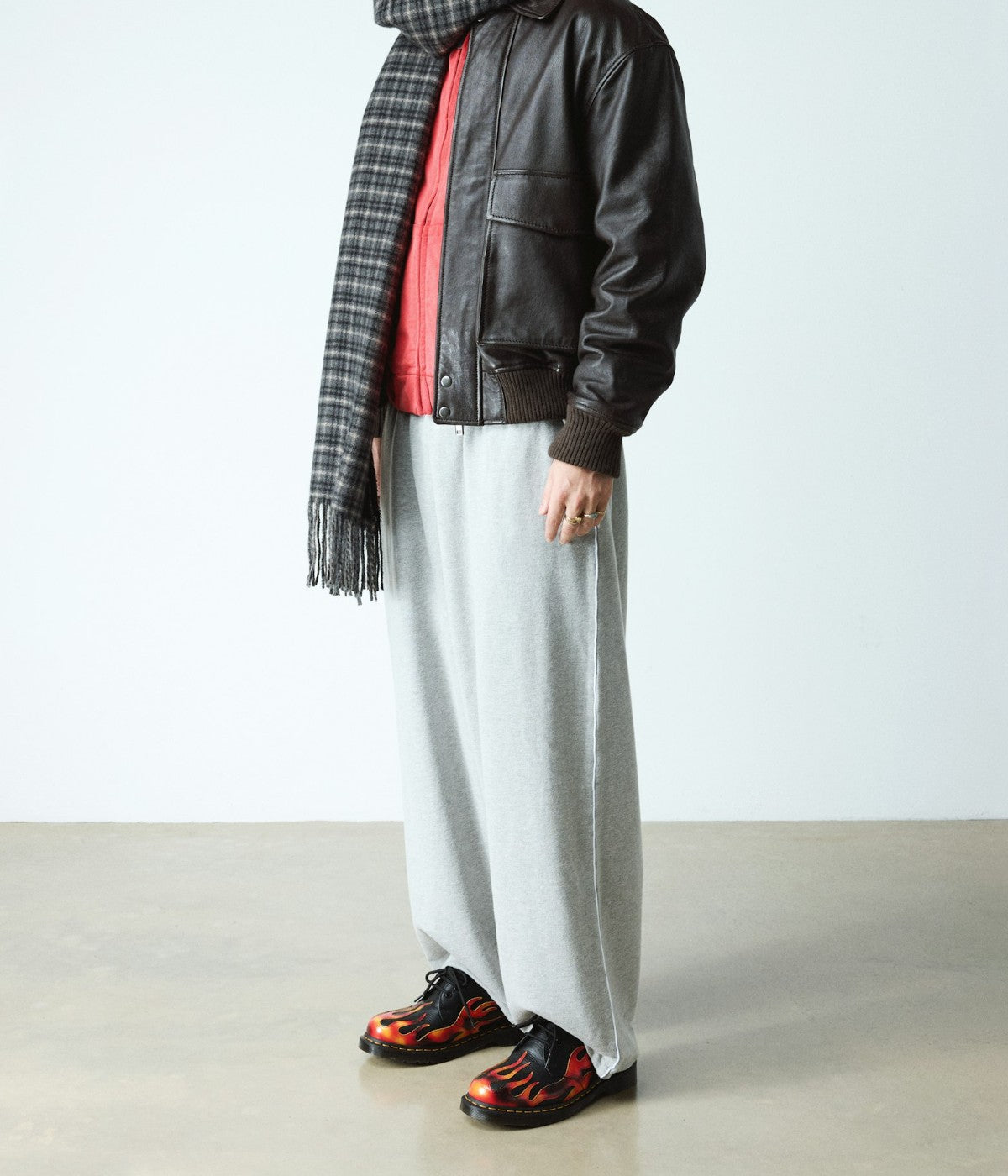 #color_Black / Vibrant Red