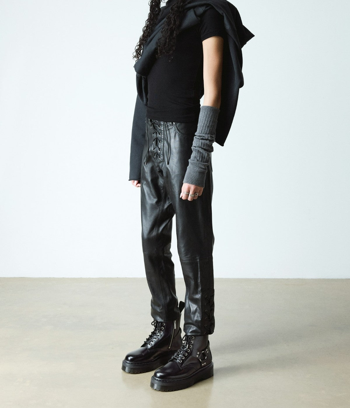 #color_Black / Analine