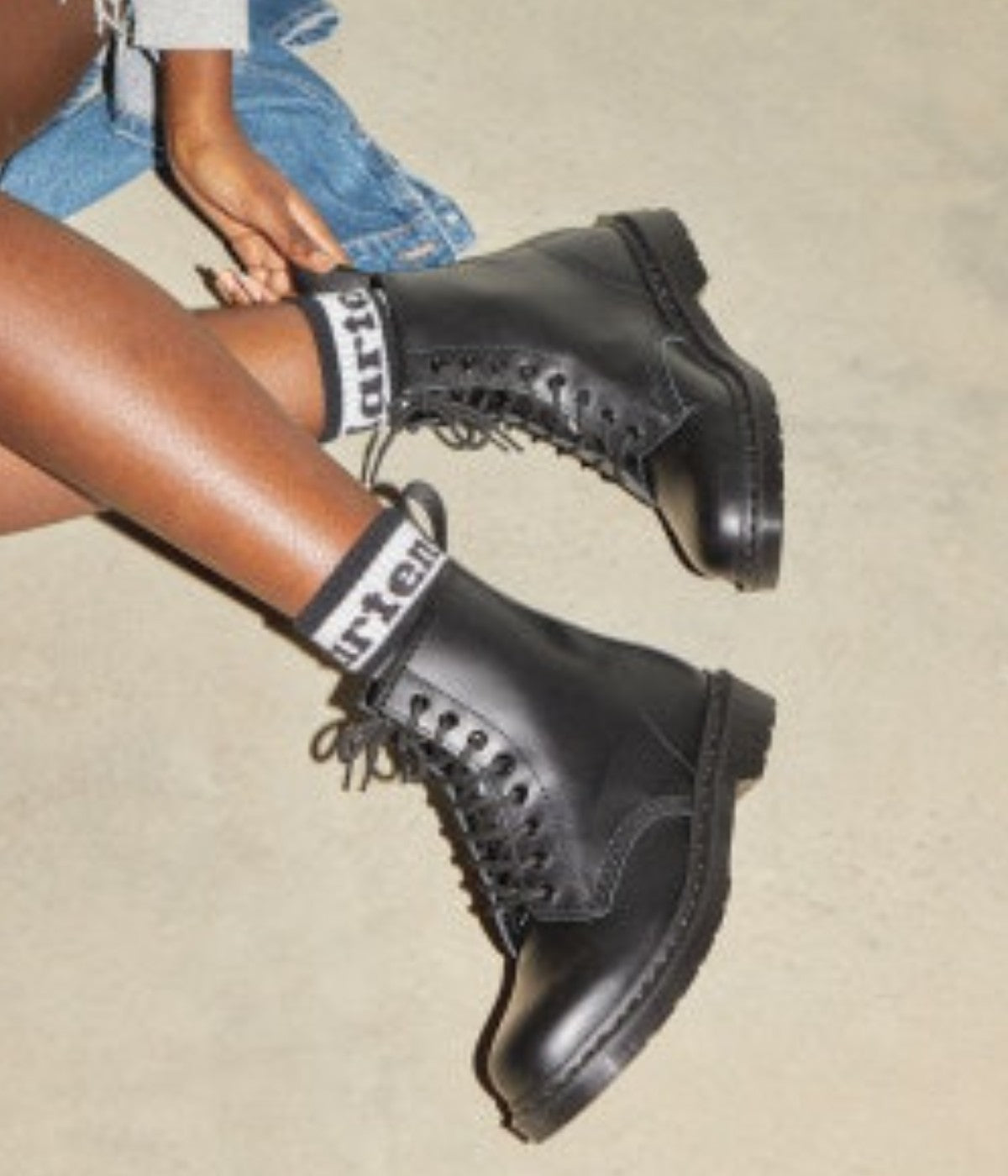 Dr.Martens 1460 MONO ブラック UK8 27㎝ Dr. Martens 1460 Mono Boots – All-Black Icons Built to Last | NEON