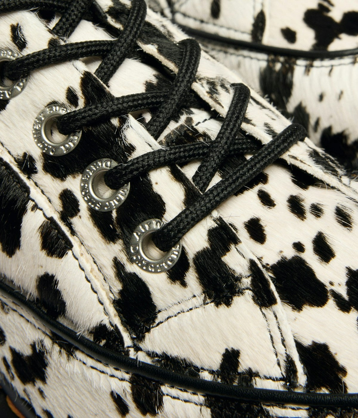 #color_Cream & Black