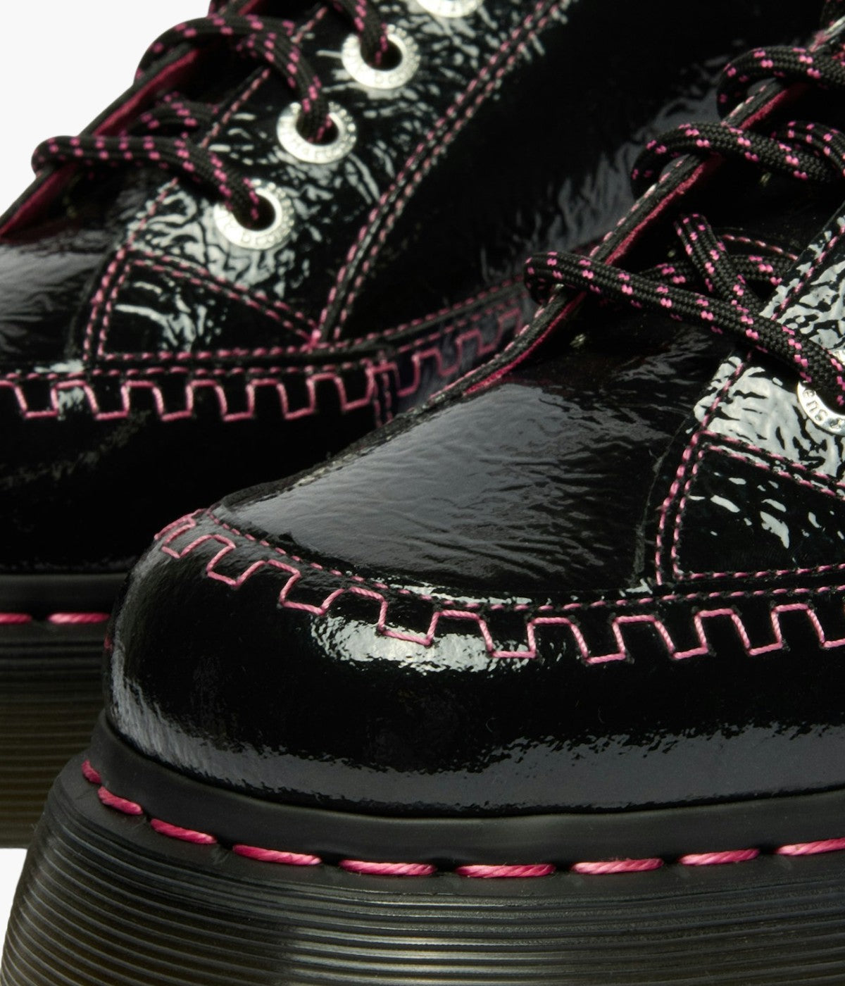#color_Black / Distressed Patent