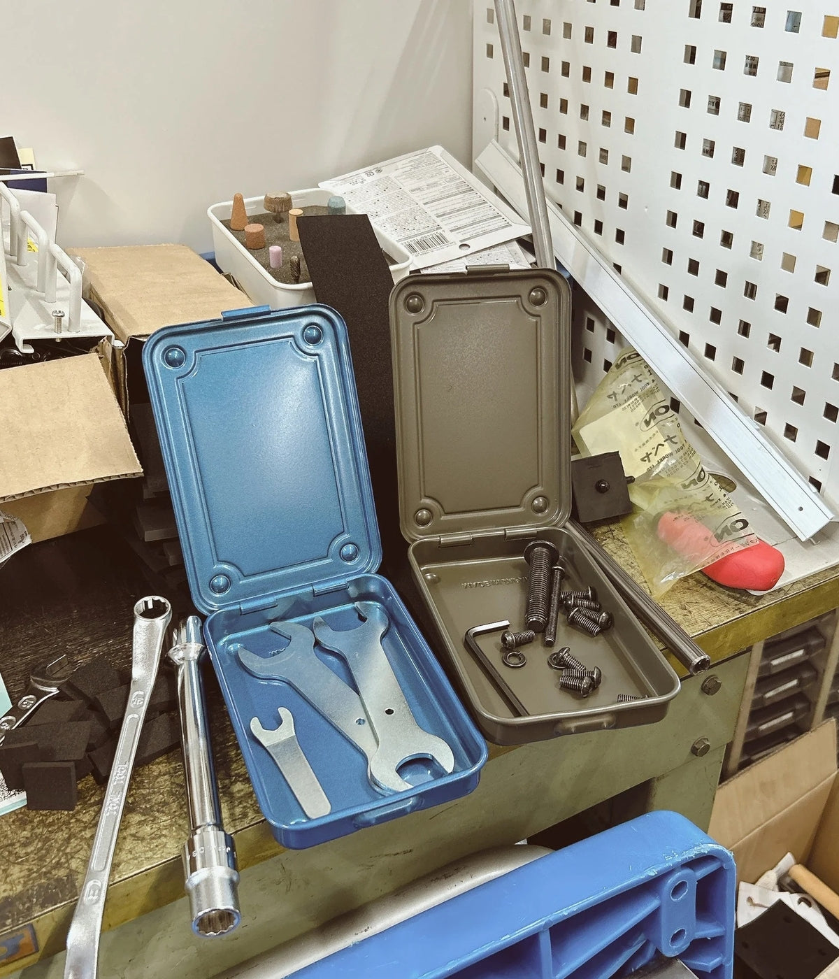 TOYO Boîte à outils en forme de coffre T-152