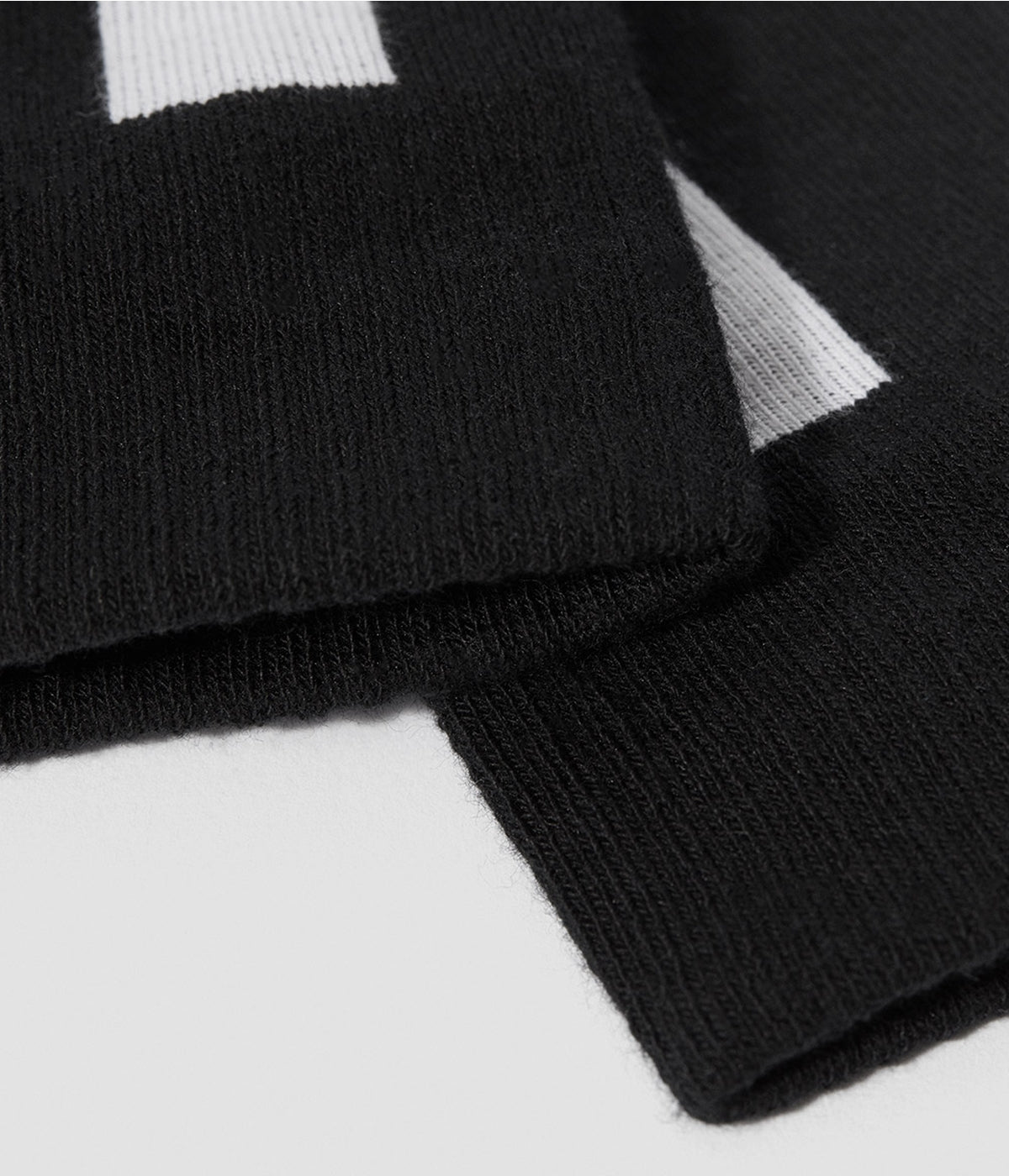 #color_Black / White