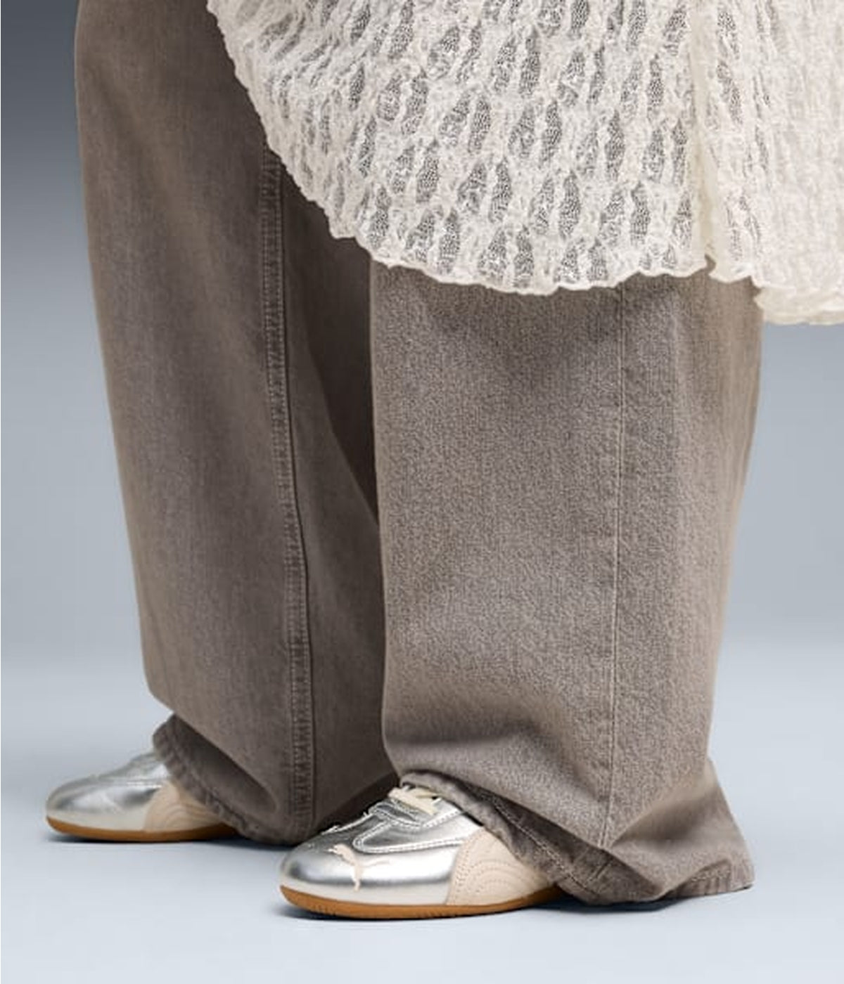 #color_Feather Grey / White