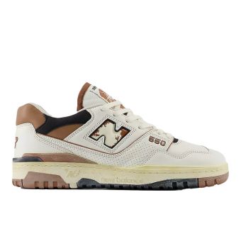 New Balance Unisex 550 in Sea salt with pecan and black