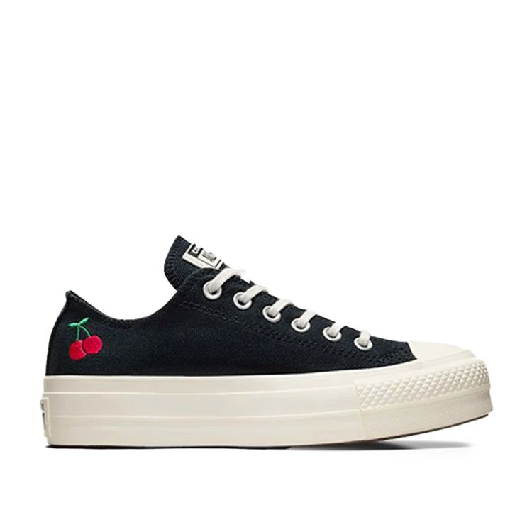 Chuck clearance taylors canada